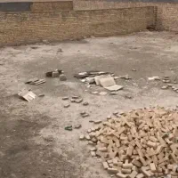 یه قطعه زمین چهار دیواری