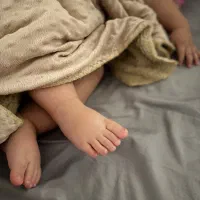 درخواست پرستار کودک