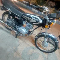 هندا۱۲۵ سیلندربزرگ۵دنده خیلی تمیزوپرشتاب|موتورسیکلت|میبد, |دیوار