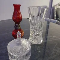 گلدون وشکلات خوری وچراغ