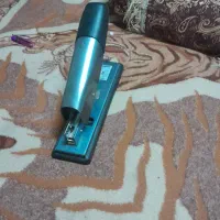 یک عدستگاه منگنه دوعدد ماشین حساب