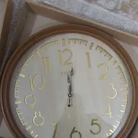 ساعت دیواری کوین چوبی ۶۰ سانت