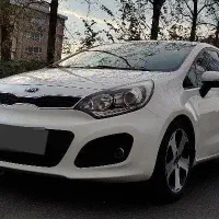 کیا ریو هاچ بک سفید