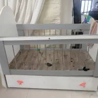 تخت گهواره‌ای با کمد لباس