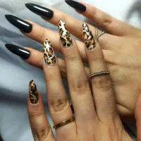 کاشت ناخن فقط 280|خدمات آرایشگری و زیبایی|اصفهان, ملک|دیوار