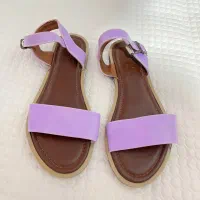 تعدادی کیف و کفش|کیف، کفش، کمربند|رشت, گلسار|دیوار