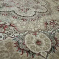 فرش  قیطران کرم نخودی  دو عدد ۹ متری ویک عدد ۱۲متر