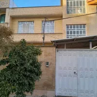 فروش فوری/ ویلایی ۲ طبقه / قابل سکونت /کمیل