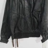 کاپشن چرم|لباس|سیاهکل, |دیوار