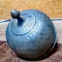 ظرف قلمکاری مس درب ظرف غذا.|کلکسیون اشیاء عتیقه|قم, باغ شازده|دیوار