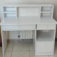 میز. تحریر در حد نو