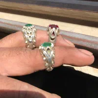 انکشتر زمرد زامبیا و پنج شیر و یاقوت سوپر موزامبیک