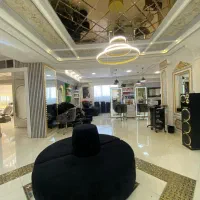 منشی سالن زیبایی