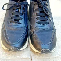 کتونی به فروش می رسد