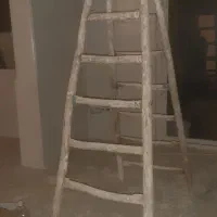 نردبان چوبی سالم