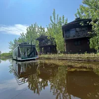 زندگی-در-ویلاهای-چوبی-روی-آب-تجربه-کن