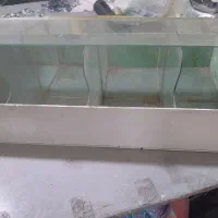 ویترین شیشه ای