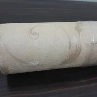 یک رول کامل کاغذ دیواری گرم بالا