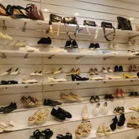 فروشنده کیف و کفش