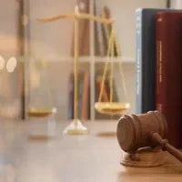 وکیل و مشاور حقوقی