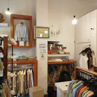 فروشنده خانم بوتیک زنانه