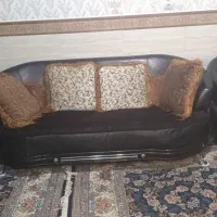 مبل چرم۷نفره همراه میزوسط