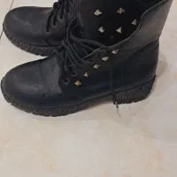 چکمه و بوت و کفش