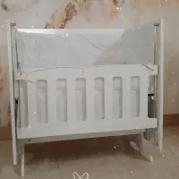 تخت کنار مادر