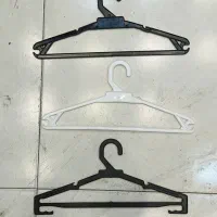 چوب کار لباسی پلاستیکی سفید و مشکی جنس خوب