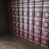 مجموعه دانشنامه های نایاب انگلیسی قدیمی|کتاب و مجله تاریخی|تهران, نجات اللهی|دیوار