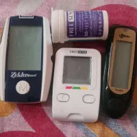سه تا دستگاه تست قند خون با یه بسته نوار ۳۰ ۴۰