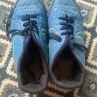 چند عدد کفش و دمپایی در حد نو و کارکرده