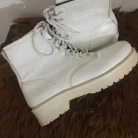 نیم بوت|کیف، کفش، کمربند|پرند, فاز ۶|دیوار