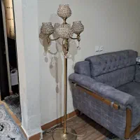 آباژور ایستاده