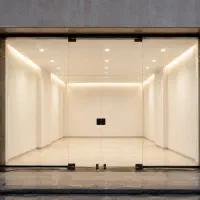 مغازه-واقع-در-بر-اصلی-فرهنگ-شهر