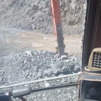 راننده بیل مکانیکی زنجیری هستم