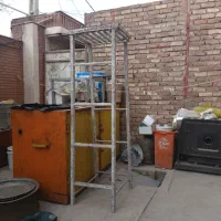 چهار پایه اهنی