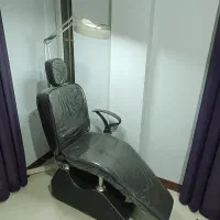 صندلی آرایشگاه به همراه چراغ لنز دار