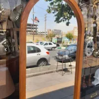 اینه با قاب چوبی