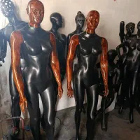 تعدادی مانکن مردانه مایکن زنانه نشسته بچگانه ورزشی