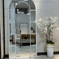 آیینه ایستاده پنجره ای