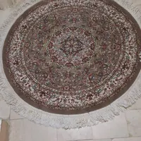 2 عدد  فرش گرد 1 در 1  چند عدد تابلو و گلیم