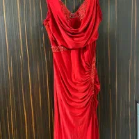 اباس مجلسی قرمز. لباس مجلسی کوتاه به رنگ گلبهمی