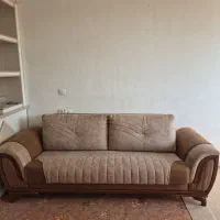 مبل چهار نفره تخت شو بسیار تمیر در حد نو
