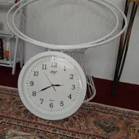 ساعت دیواری نو رنگ سفید