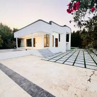 ویلا-مدرن-300-متری-استخر-دار-شهرک-با-اصالت