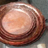 کار در کارگاه مسگری واقع در خوراسگان