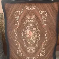 میز کنار سالنی