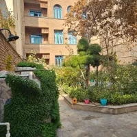 ۸۰۰ متر بنا با ۳۰۰ متر حیاط دربست خ نجات الهی