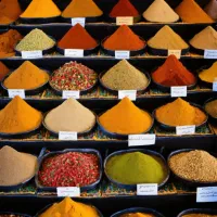 همکار در مغازه عطاری